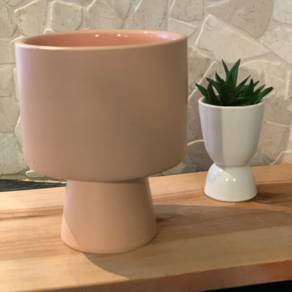 OUI | Medium Pedestal Planter